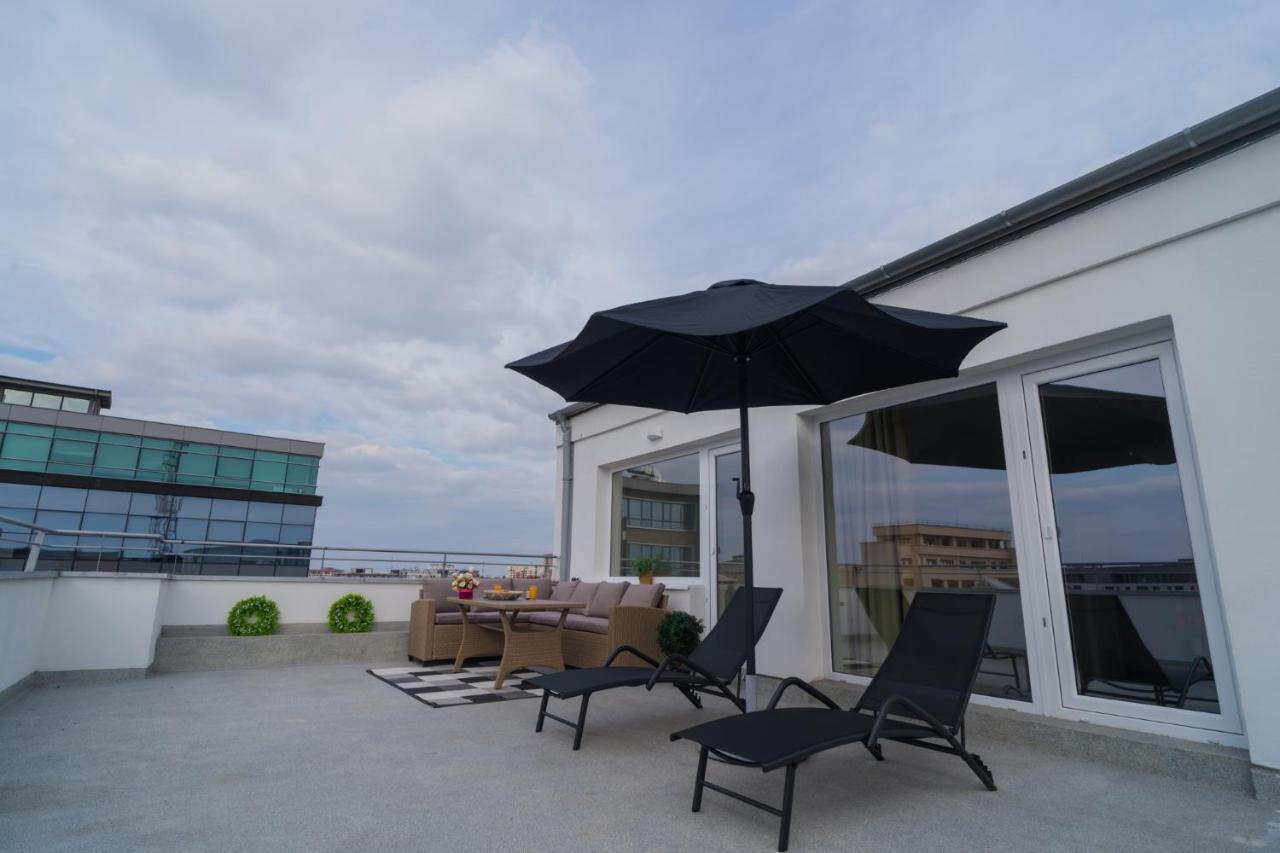 Penthouse With Huge Rooftop Terrace & City View Bukarest Exterior foto