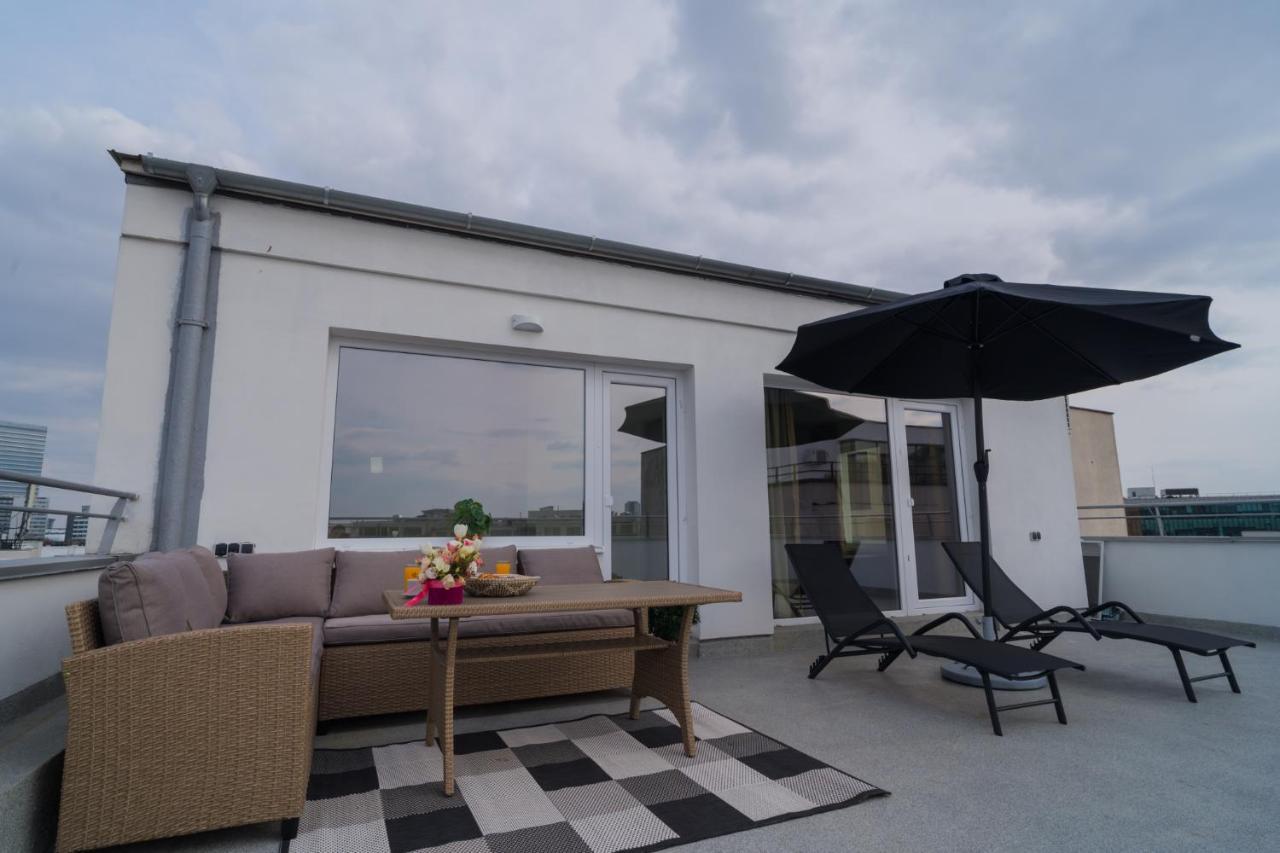 Penthouse With Huge Rooftop Terrace & City View Bukarest Exterior foto