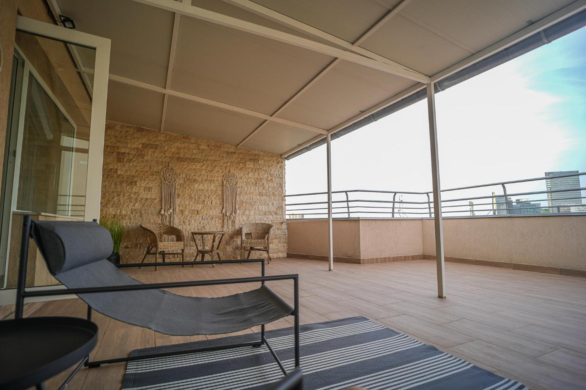 Penthouse With Huge Rooftop Terrace & City View Bukarest Exterior foto