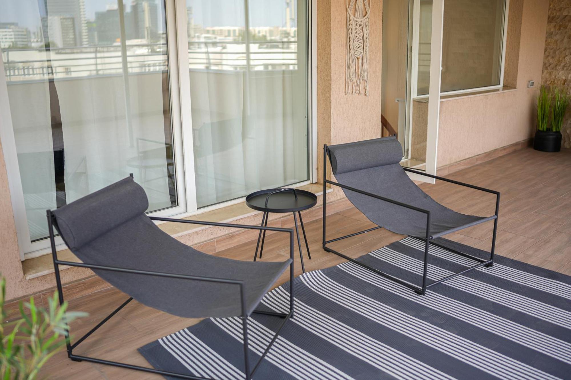 Penthouse With Huge Rooftop Terrace & City View Bukarest Exterior foto